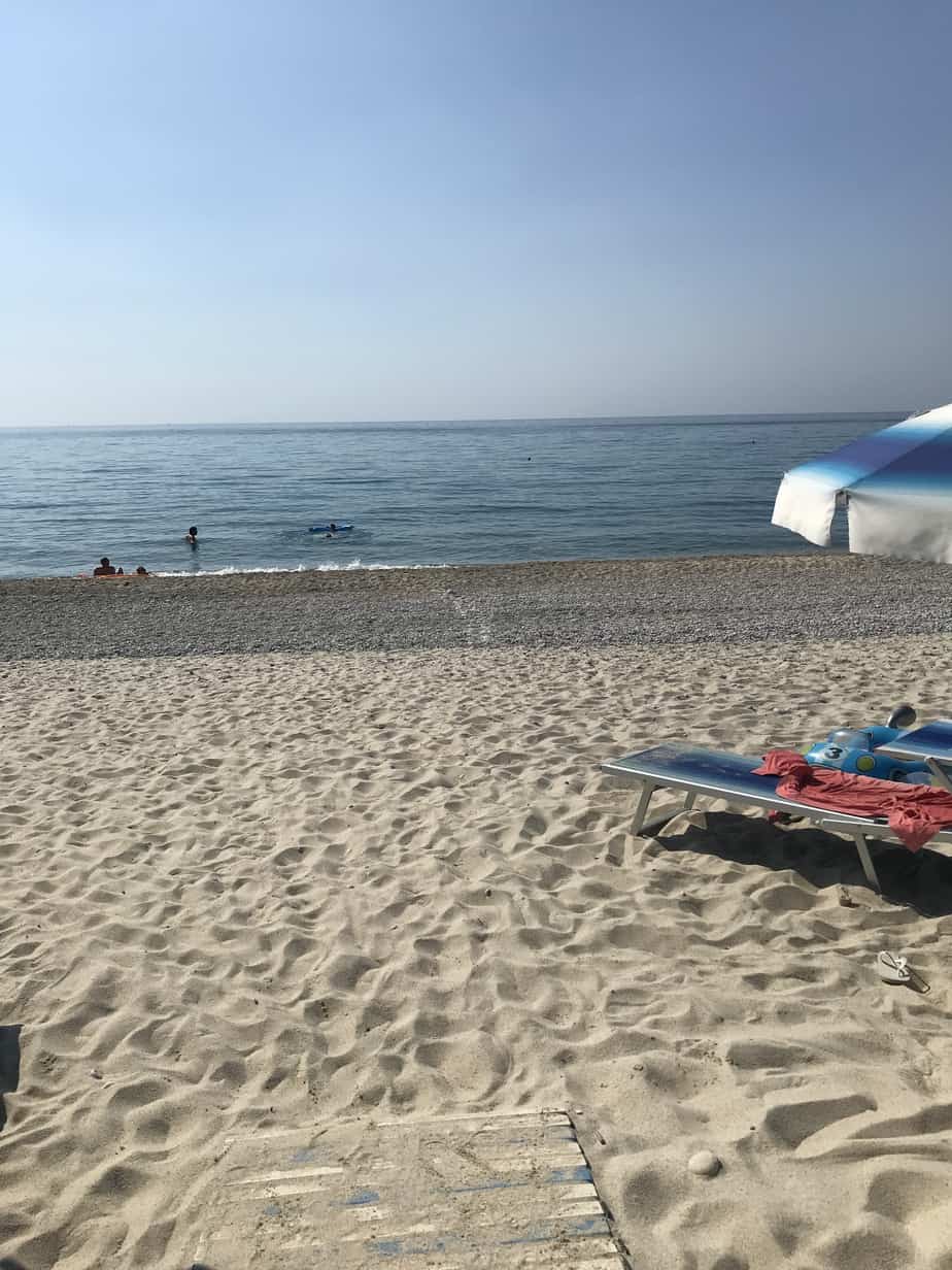 Glasklares Wasser nahe Tropea
