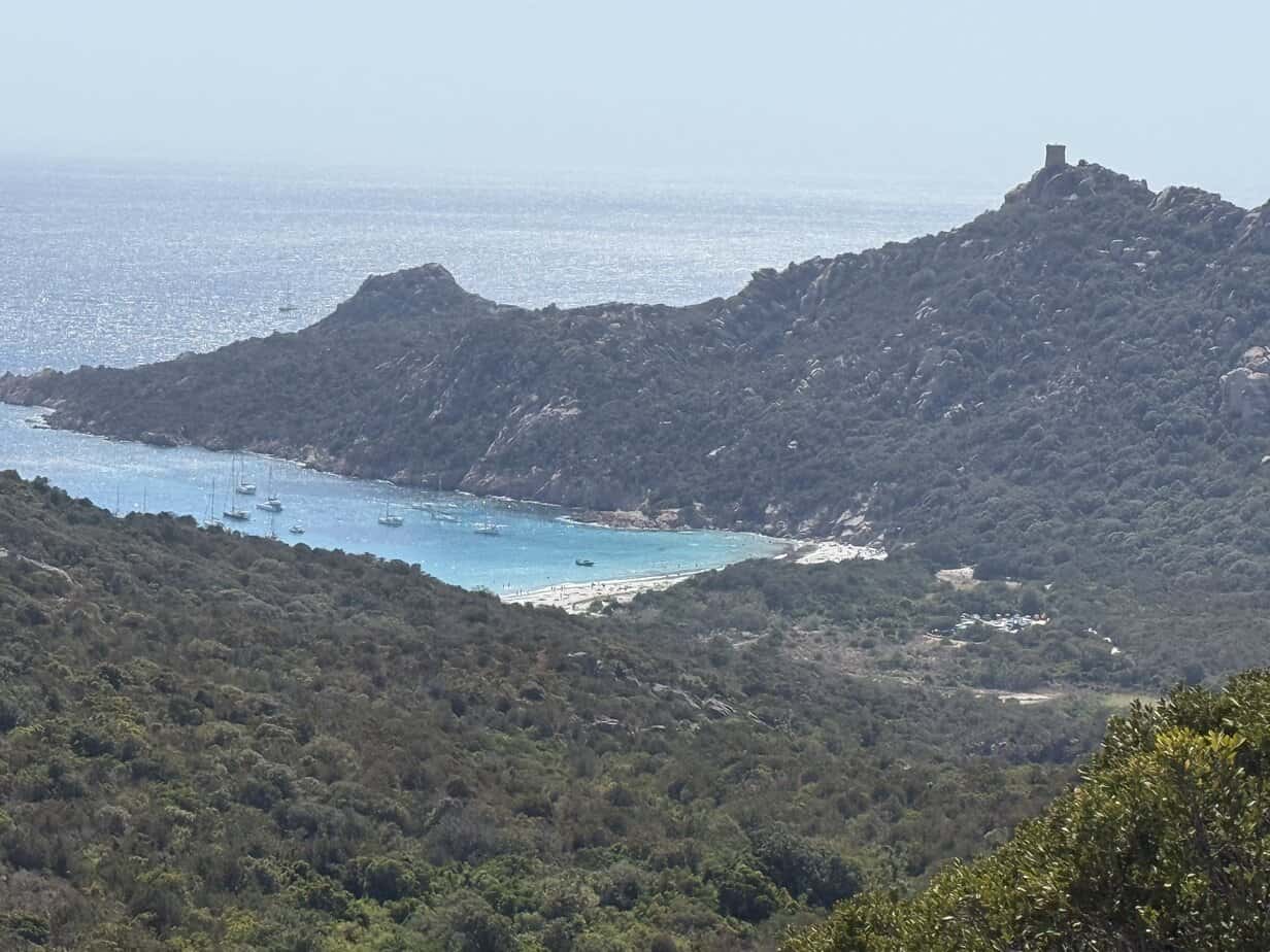 Die Todespiste zum schönsten Strand Europas